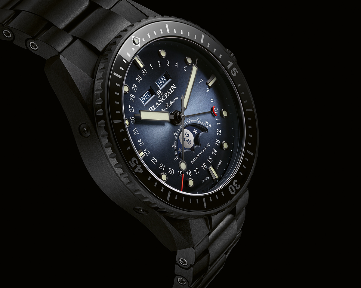 Cortina-Watch-Blancpain-Bathyscaphe-Quantieme-Complet-Phases-de-Lune-blue-dial.