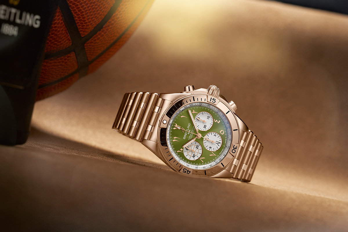 Cortina-Watch-Breitling-Chronomat-Automatic-GMT-40-Giannis-Antetokoumpo_Campaign-KV_RGB-green-dial