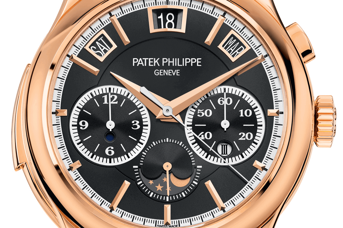 The Patek Philippe Ref. 5208R-001 has an intuitive and highly legible display. The use of colours and materials to associate indications creates a simple visual experience for all.