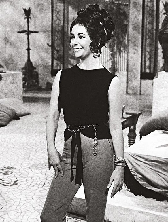 Elizabeth Taylor with Bulgari Serpenti collection