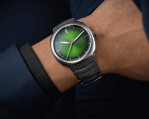 H. Moser & Cie._Streamliner Centre Seconds Matrix Green_6201-1200_Cortina Watch - wristshot