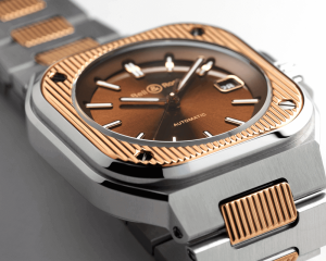 Bell & Ross_BR 05 Artline Steel & Gold_Cortina Watch - closeup